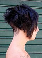 cieniowane fryzury krótkie - uczesanie damskie z włosów krótkich cieniowanych zdjęcie numer 24B